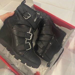 Black Guess wedges